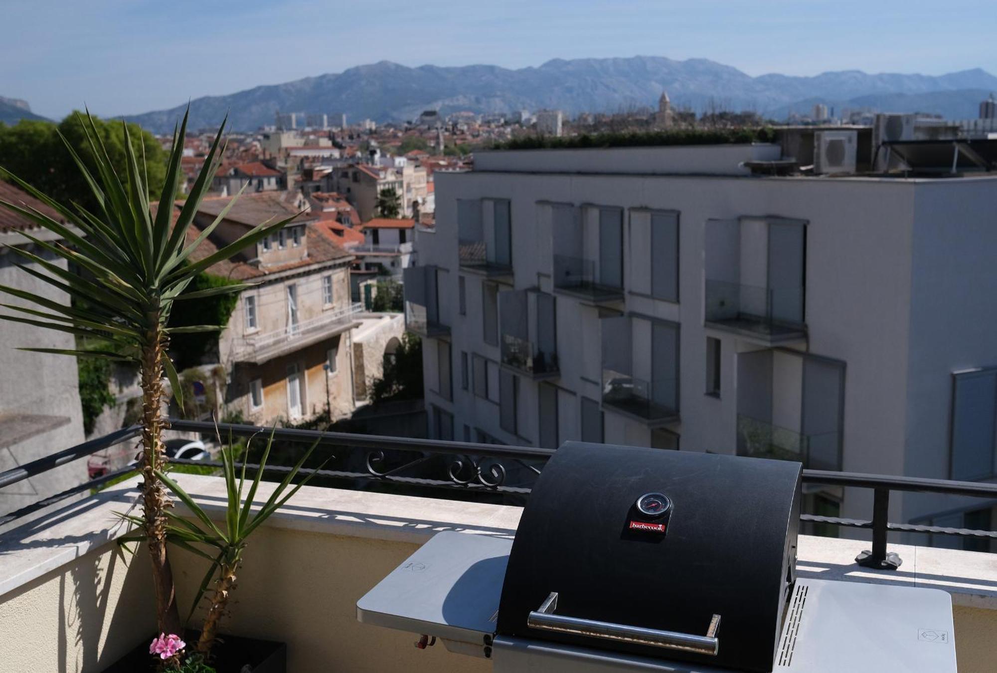 Prime Location Penthouse Apt With A Large Terrace Split Dış mekan fotoğraf